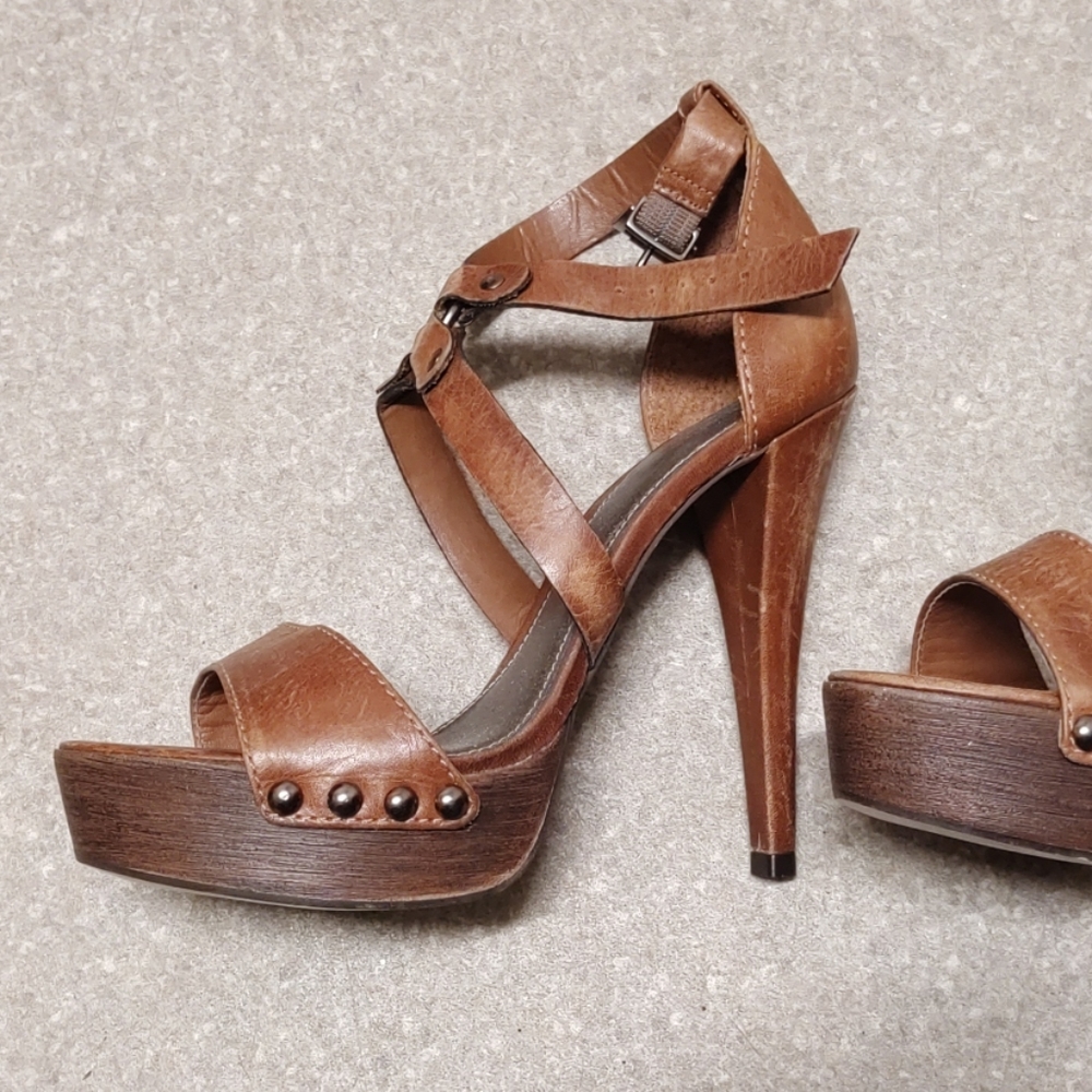 Carvela woman high heels brown leather